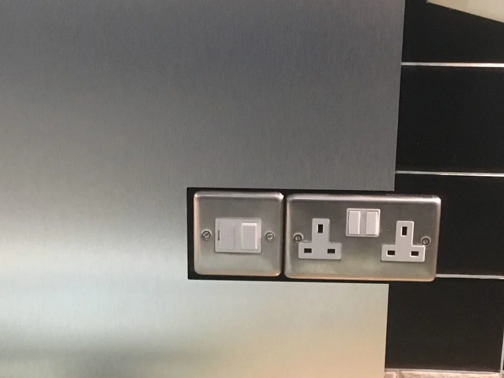 Brushed Aluminium (Silver Butler) Composite Splashback Brushed Aluminium (Silver Butler) Composite Splashback - Image 4